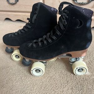Black Moonlight Moon Boot Roller Skates Women’s 10/Men’s 9